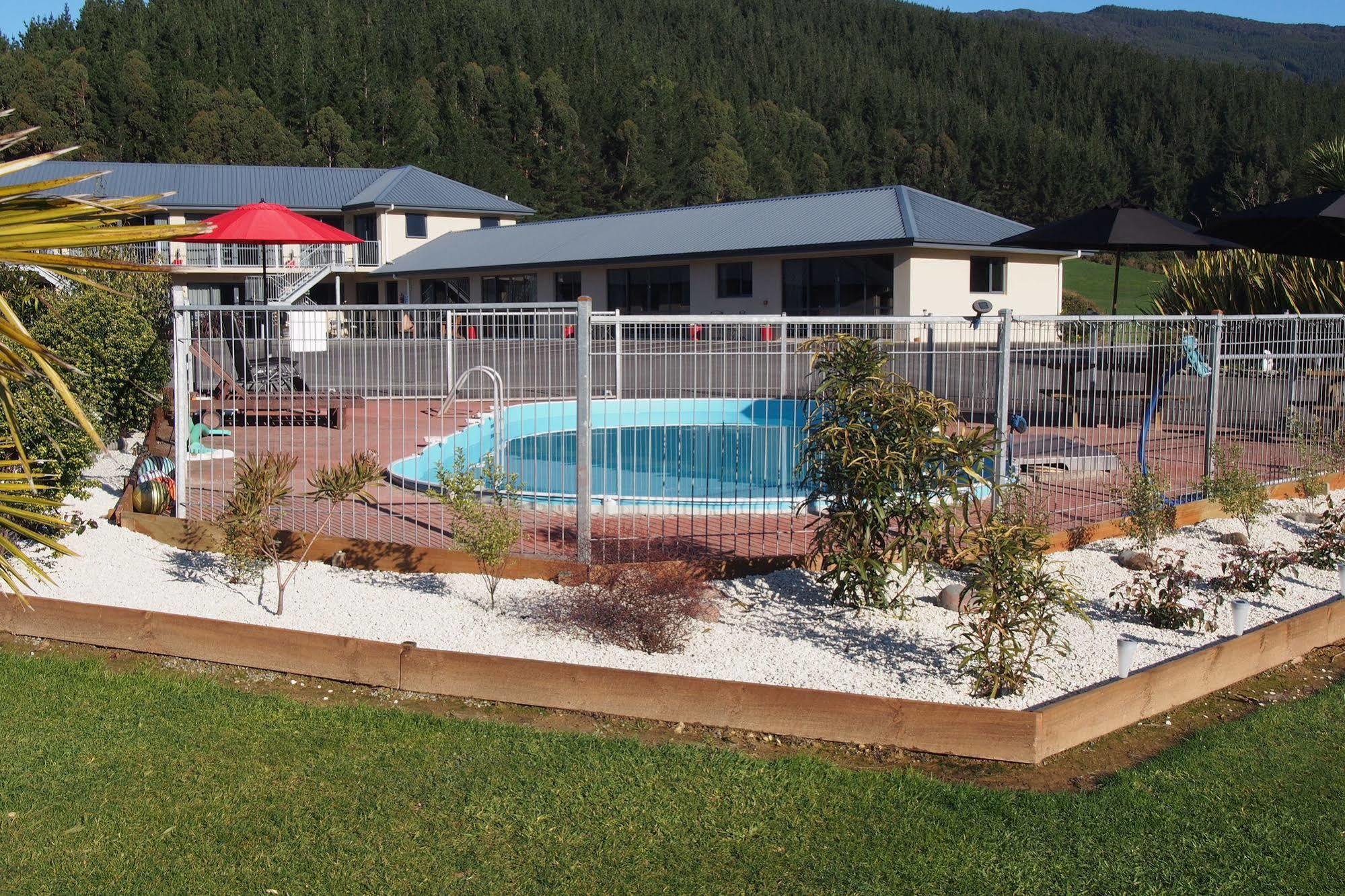Linkwater Motel And Backpackers Dış mekan fotoğraf